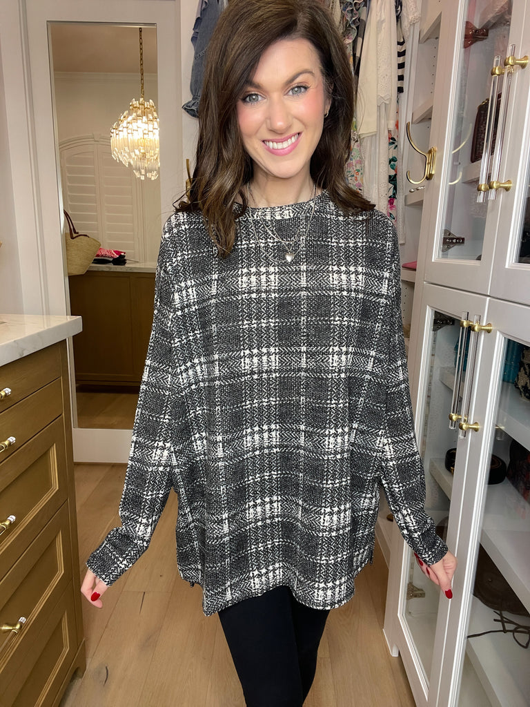 *BELLES & DOORBUSTER* Cue the Easy Tunic in White/Black *Final Sale*