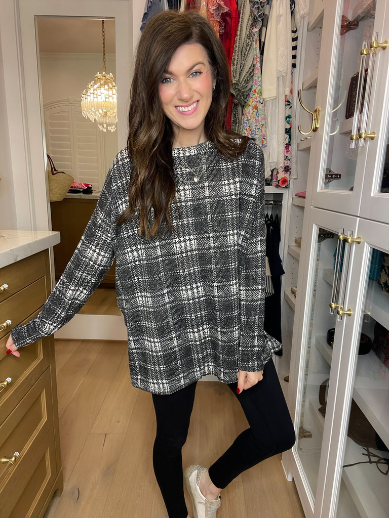 *BELLES & DOORBUSTER* Cue the Easy Tunic in White/Black *Final Sale*