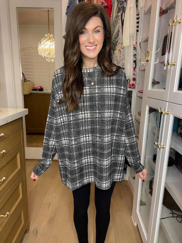 *BELLES & DOORBUSTER* Cue the Easy Tunic in White/Black *Final Sale*