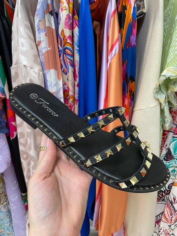 Amiyah Buckle Sandals in Tan