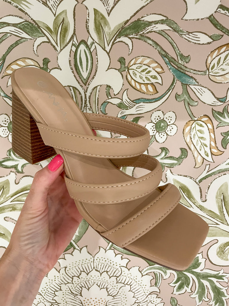 Jackie Heels in Nude