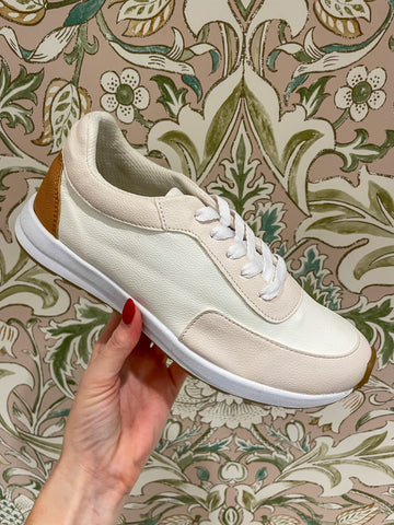 Very G Runner Sneakers in Taupe