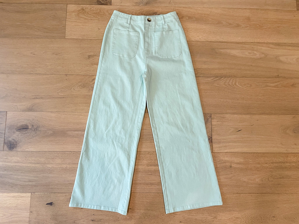 Lennon Patch Pocket Cropped Pants in Seafoam