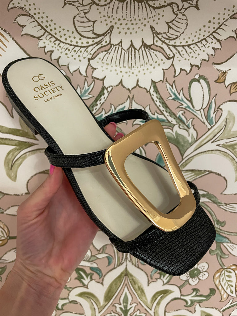 Amiyah Buckle Sandals in Black