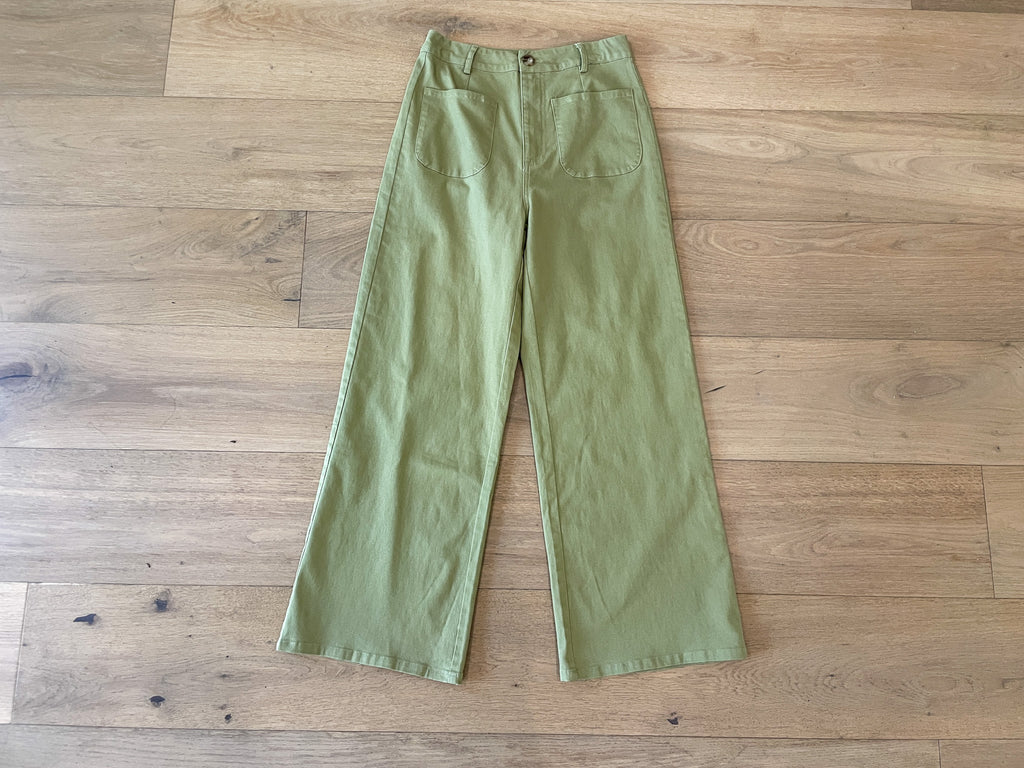 Lennon Patch Pocket Cropped Pants in Light Olive