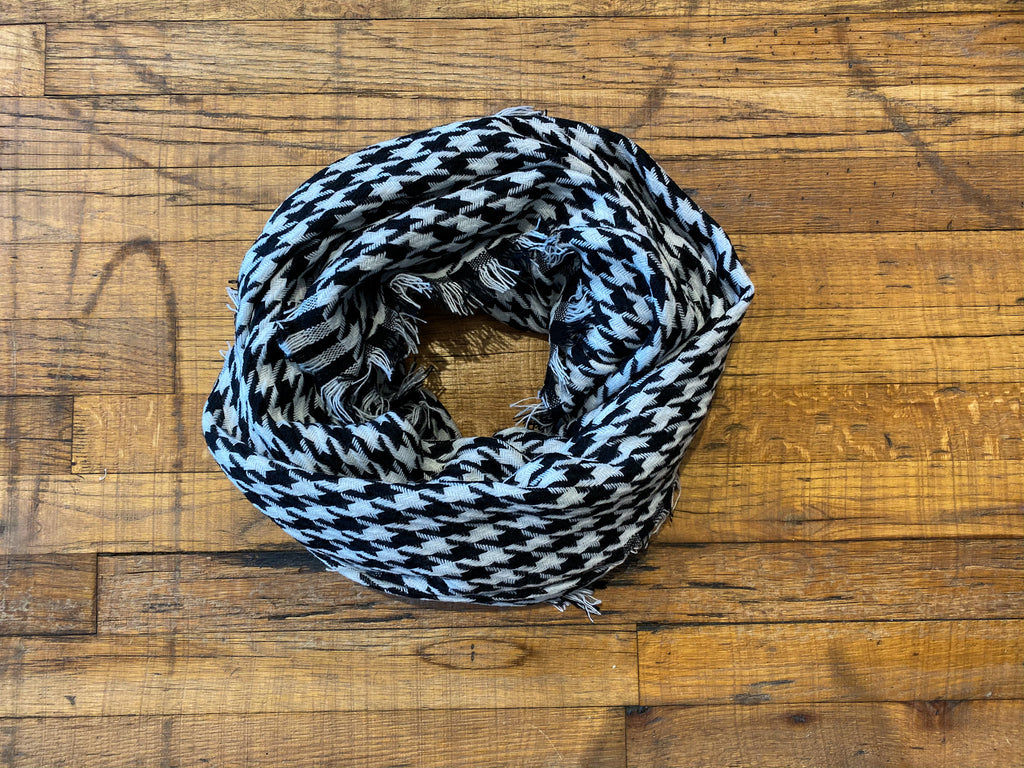 Classic Houndstooth Scarf *Final Sale*