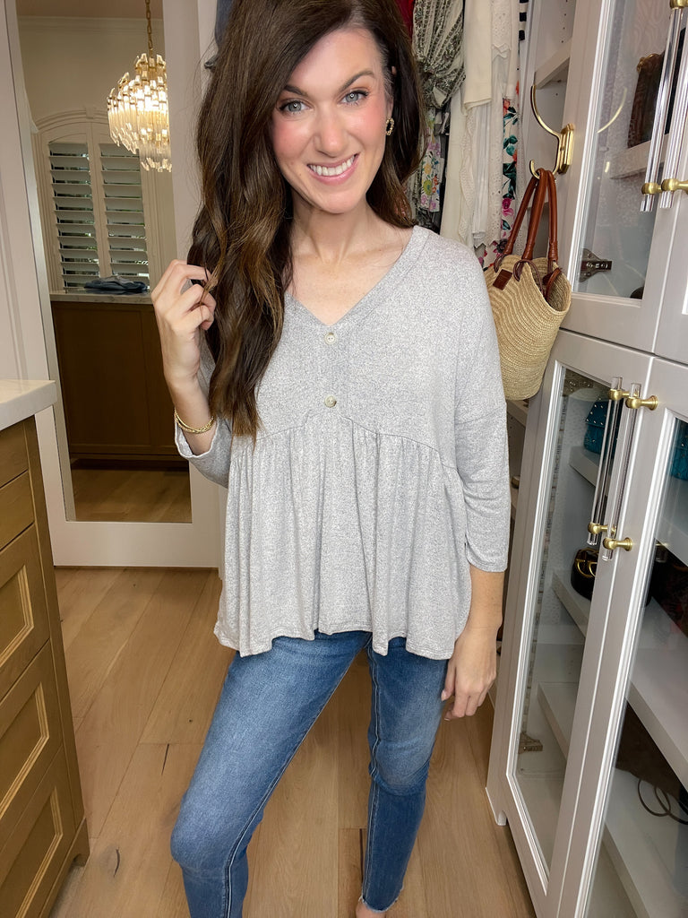 *BELLES & DOORBUSTER* Caprock Peplum Top in Heather Gray