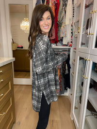 *BELLES & DOORBUSTER* Cue the Easy Tunic in White/Black *Final Sale*