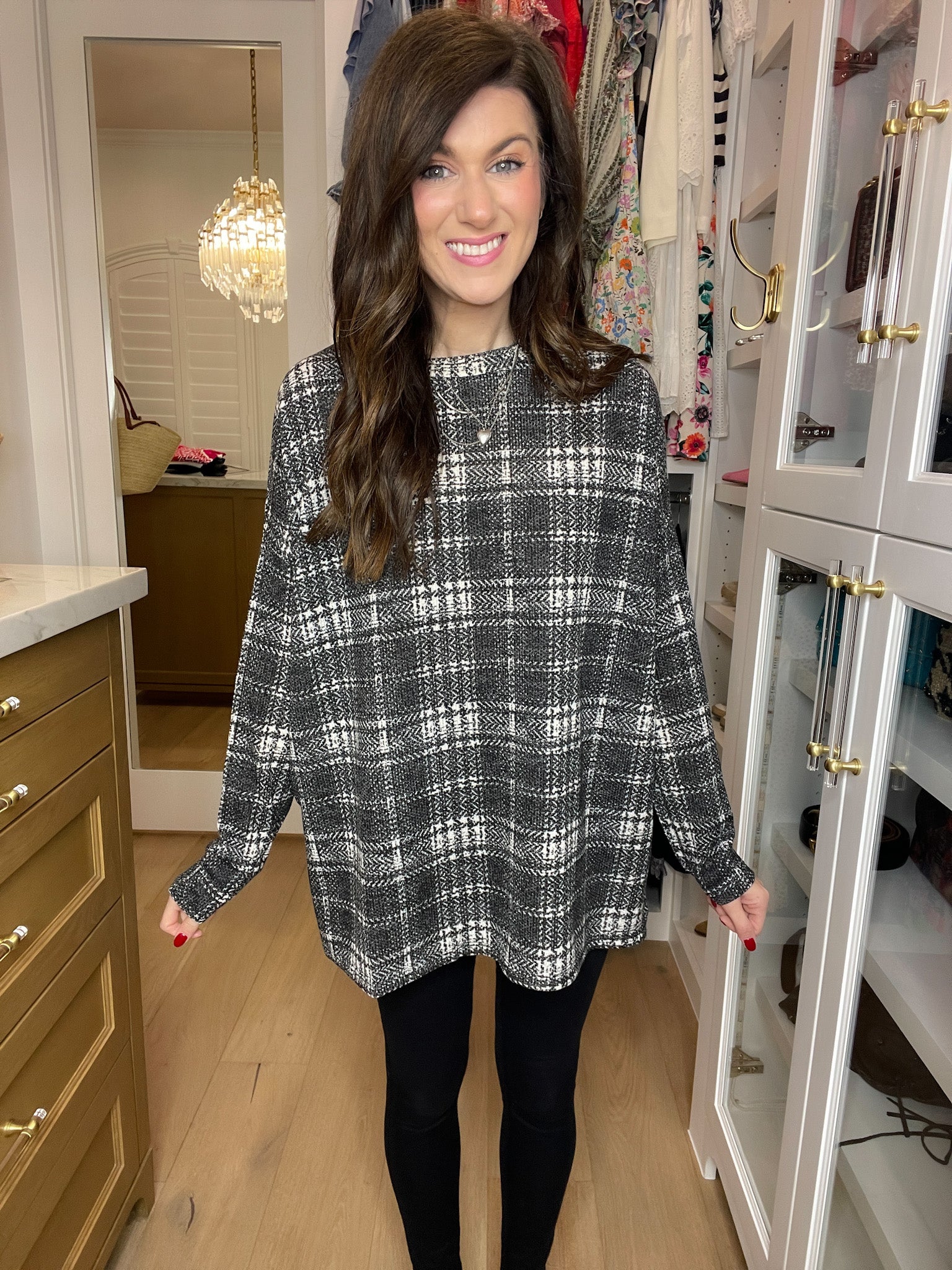 *BELLES & DOORBUSTER* Cue the Easy Tunic in White/Black *Final Sale*