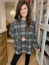 *BELLES & DOORBUSTER* Cue the Easy Tunic in White/Black *Final Sale*