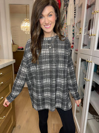 *BELLES & DOORBUSTER* Cue the Easy Tunic in White/Black *Final Sale*