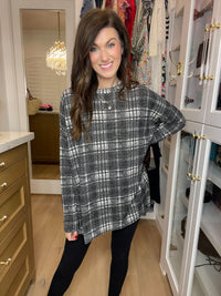 *BELLES & DOORBUSTER* Cue the Easy Tunic in White/Black *Final Sale*