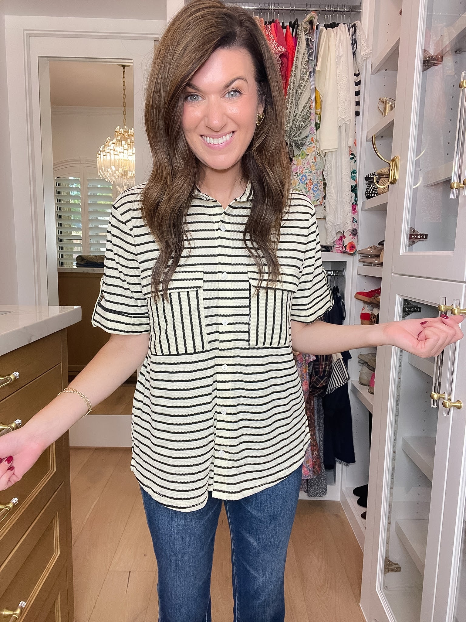 In the Details Button Front Top in Black