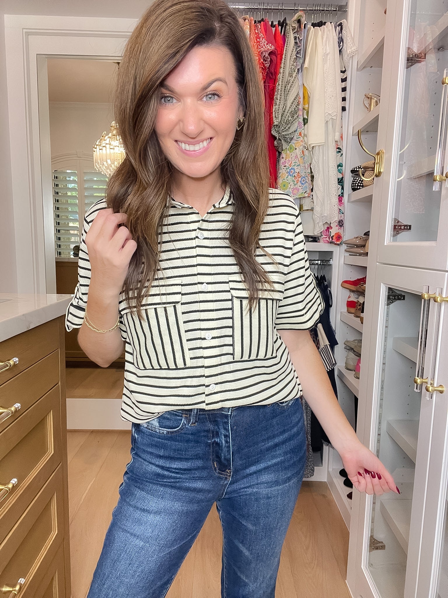 In the Details Button Front Top in Black