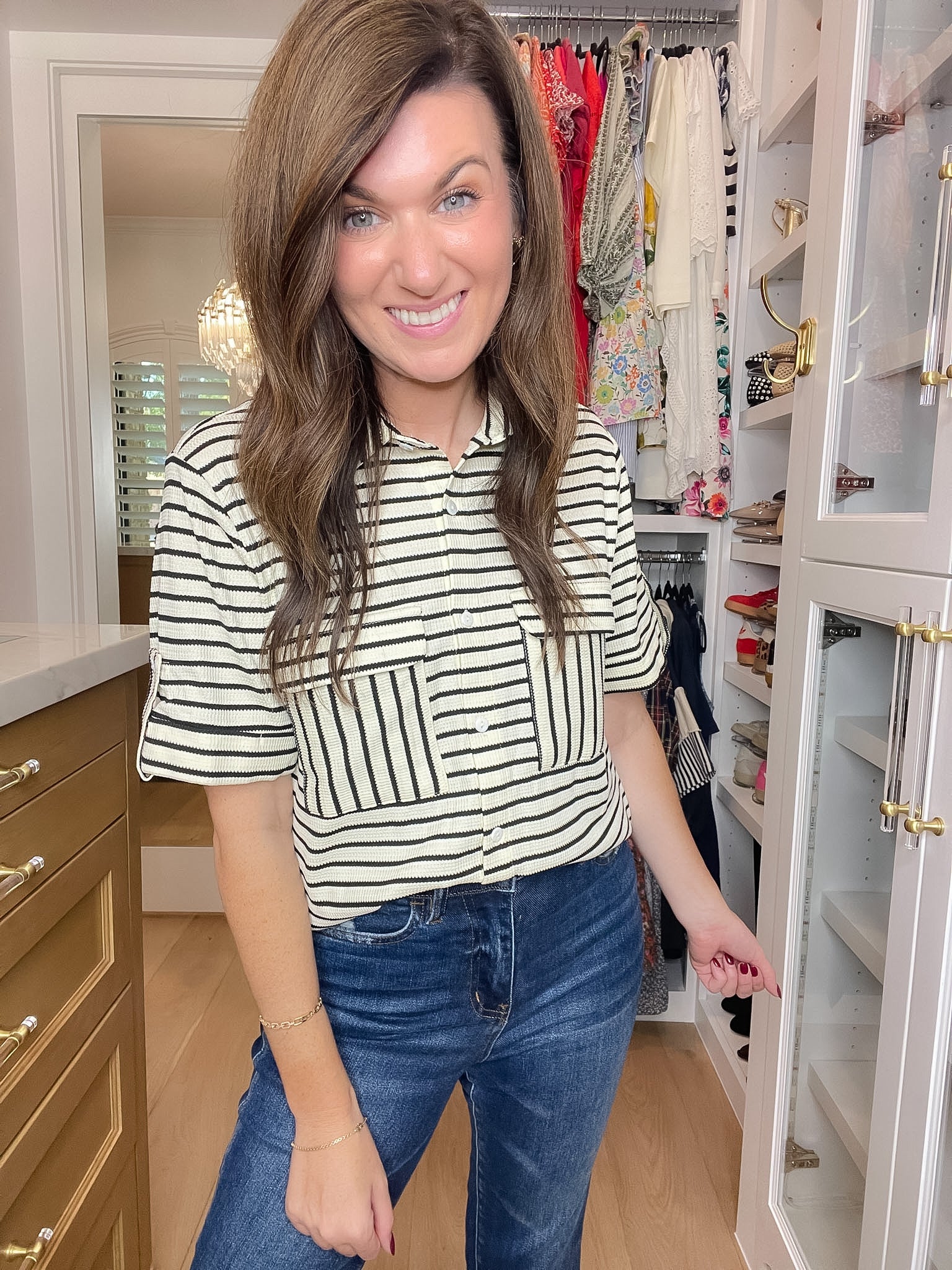 In the Details Button Front Top in Black