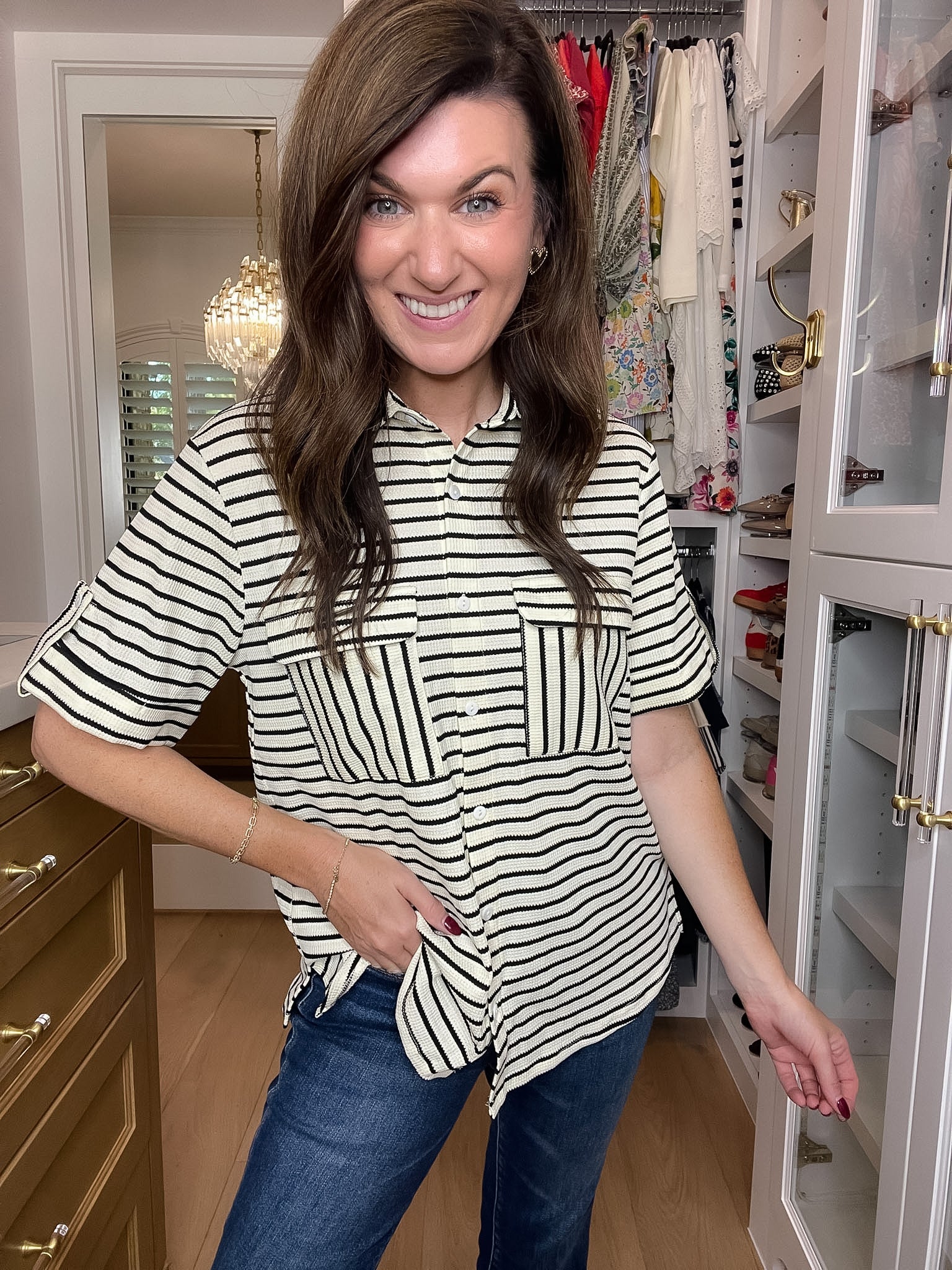 In the Details Button Front Top in Black