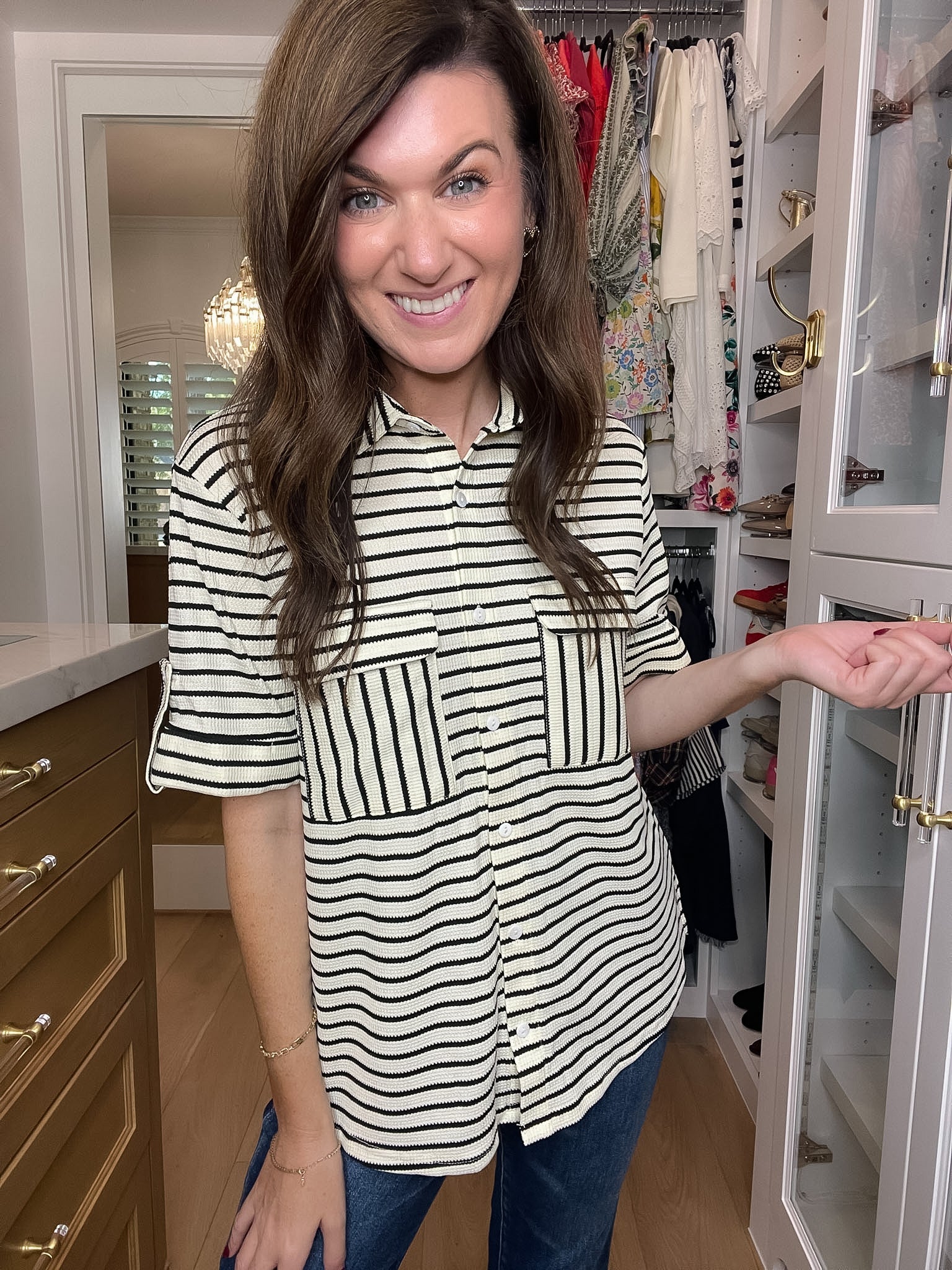 In the Details Button Front Top in Black