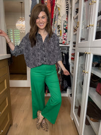 Lennon Patch Pocket Cropped Pants in Kelly