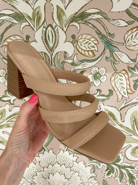 Jackie Heels in Nude