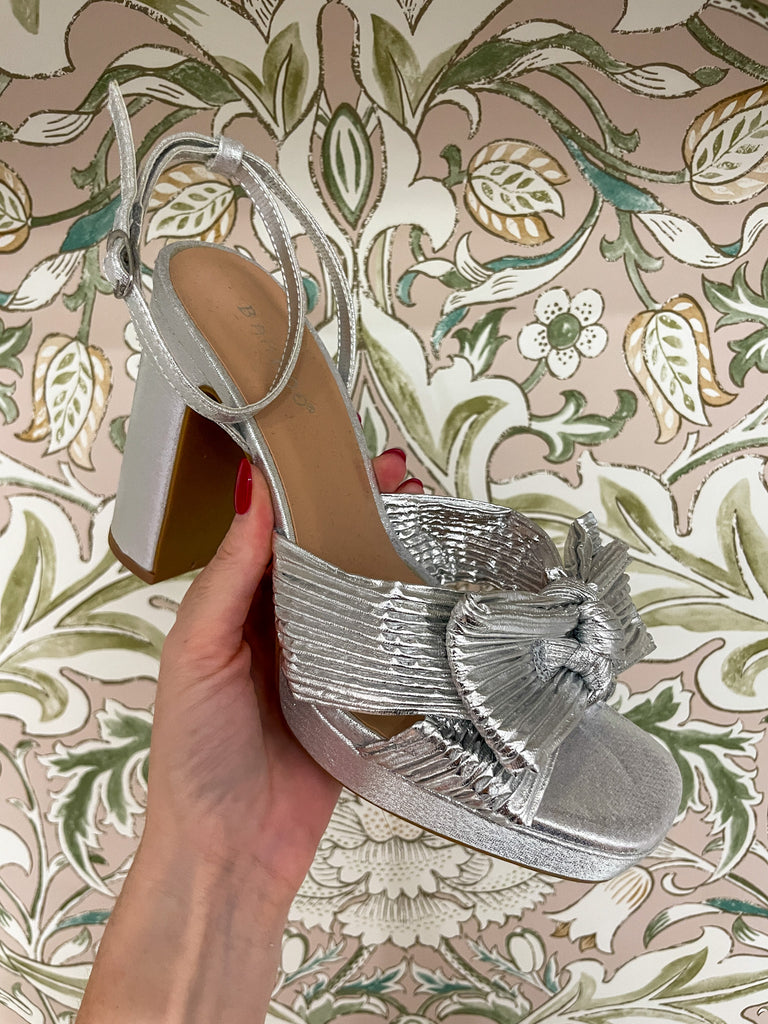 Dialog Heels in Silver