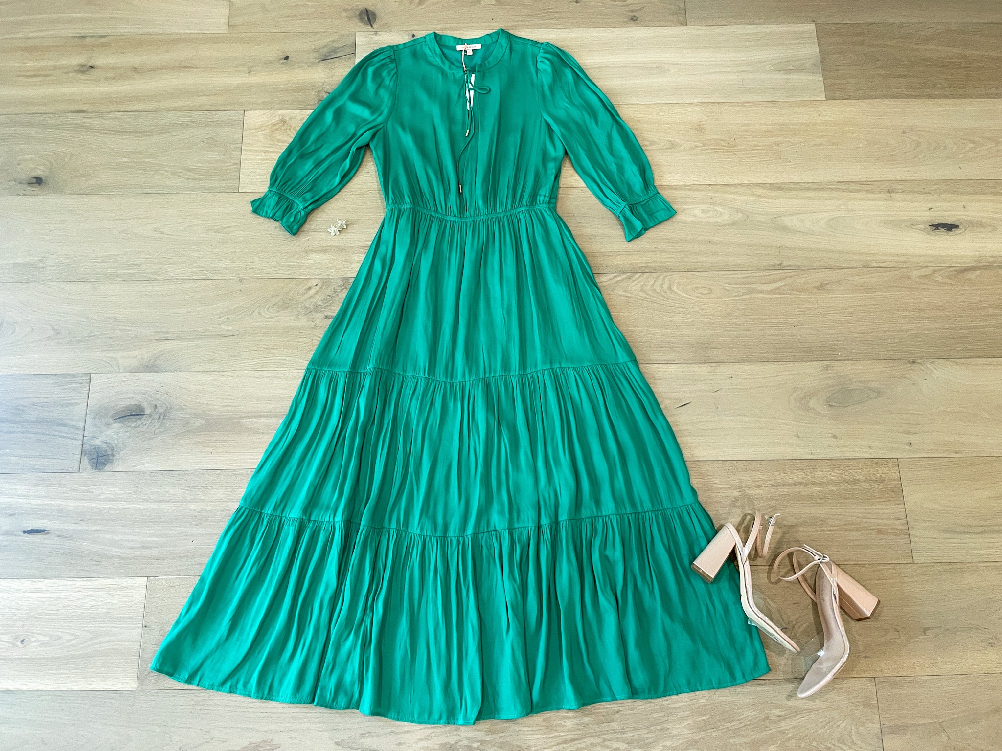 Skies Are Blue Emery Maxi Dress in Kelly Green  Belles and Whistles  Boutique