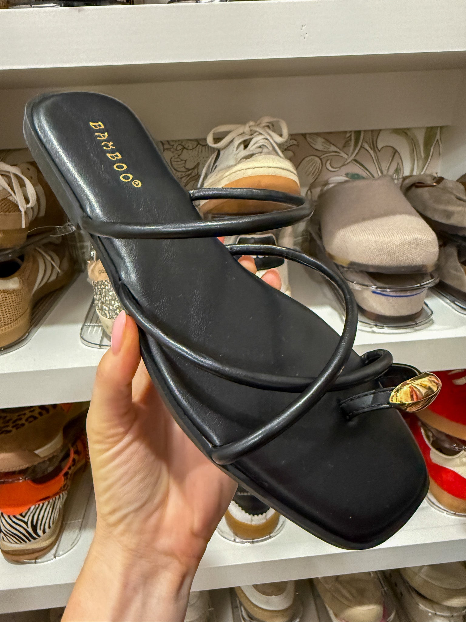 Hint Sandals in Black