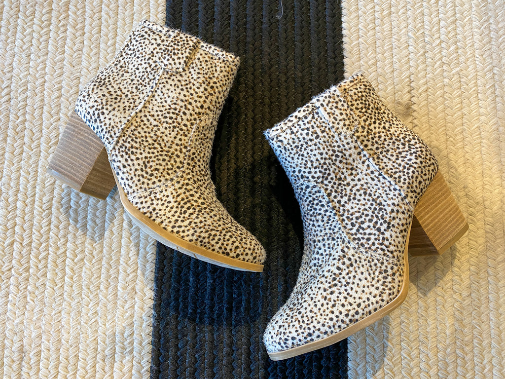 Very G Leo Booties