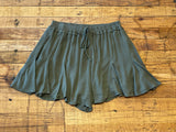Lo Shorts in Olive