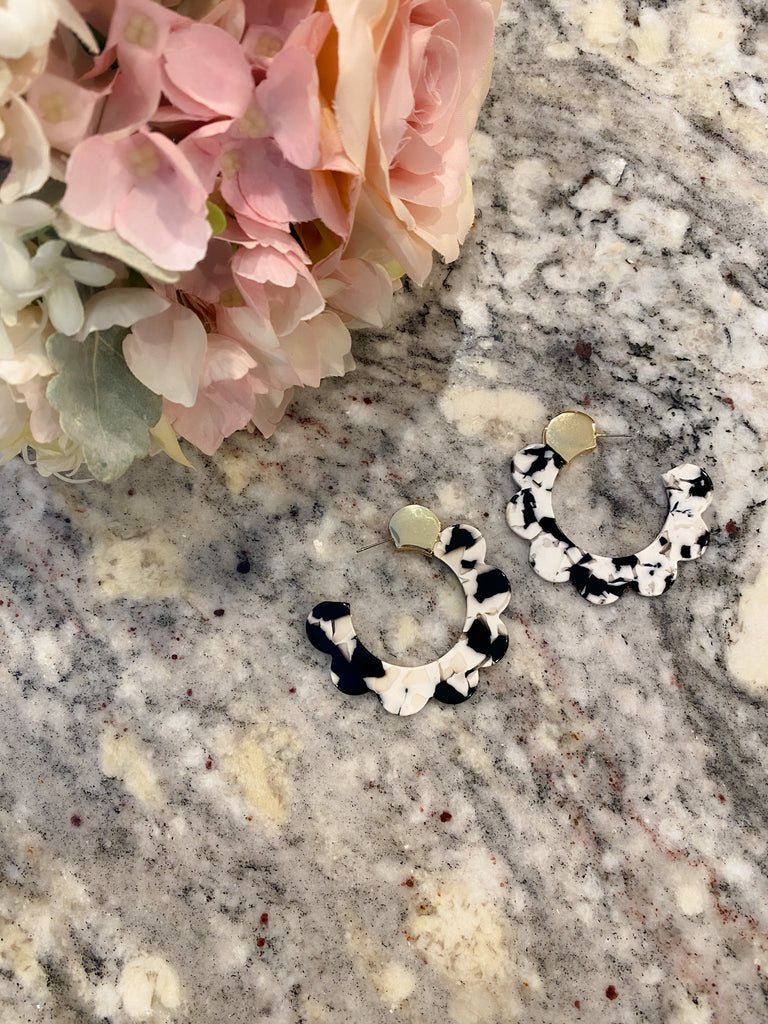 Scalloped Resin Earrings in Black/White