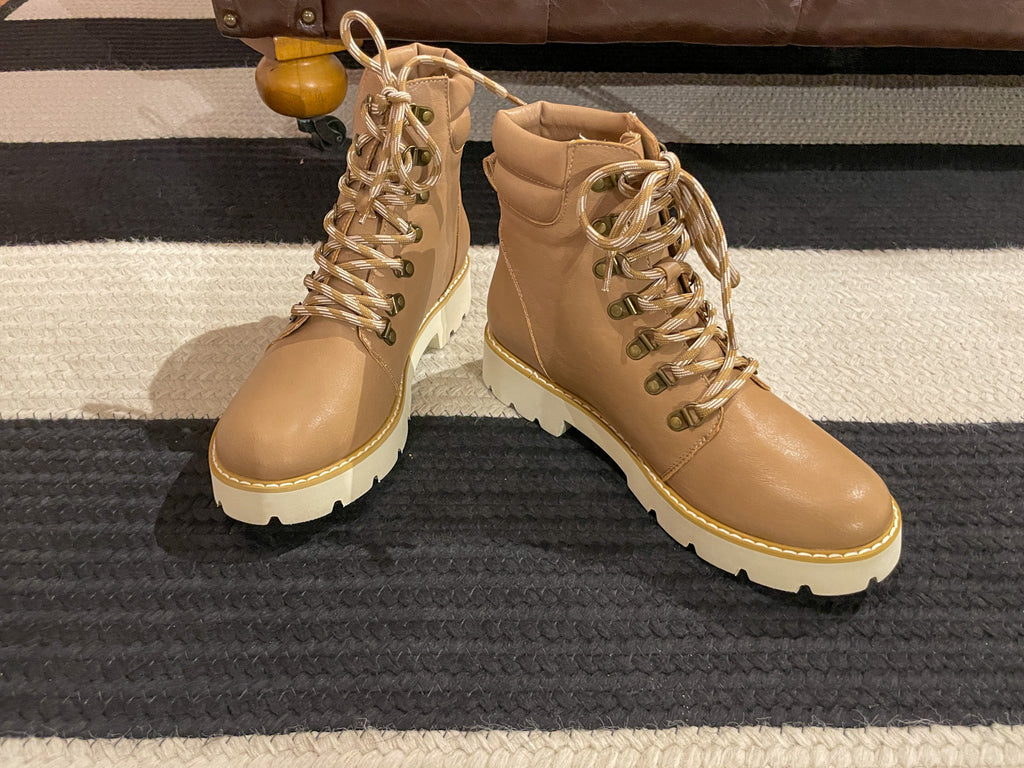 Kinsley Hiking Boots in Latte