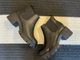 Clapton Chelsea Boots in Black