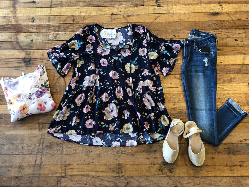 SALE! *BELLES & STEALS* Lottie Top in White and Navy